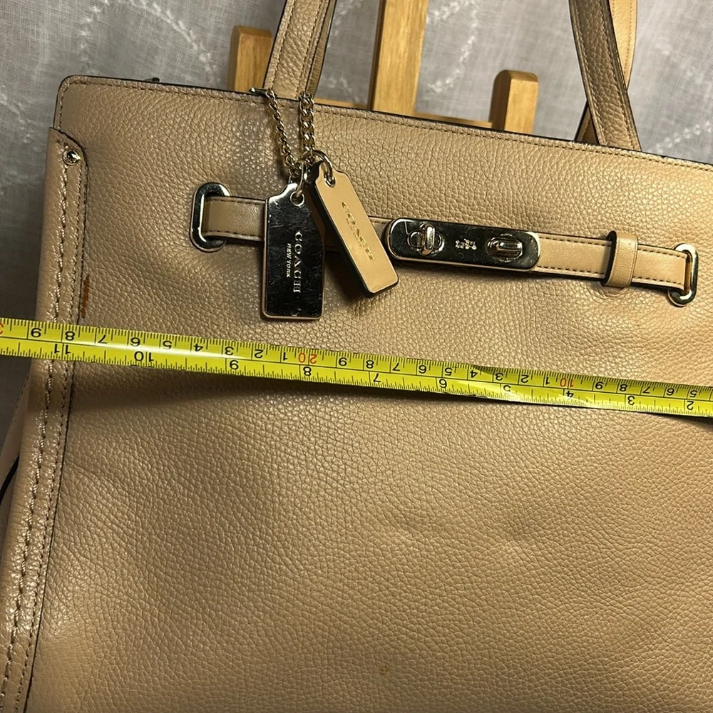 Coach Swagger large leather tote shoulder bag
